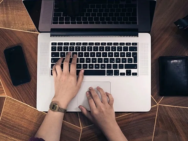 對于初學(xué)者怎樣做網(wǎng)頁設(shè)計(jì)?